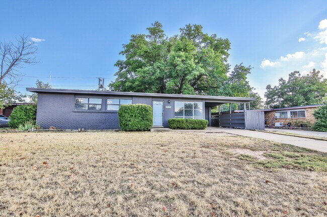 Building Photo - Charming 3 Bedroom, 1 bathroom in Central Lubbock