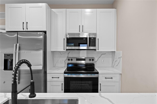 Building Photo - 630 NE 166th St