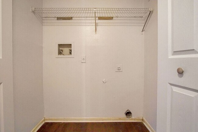 Building Photo - Condo in Kissimmee now available!