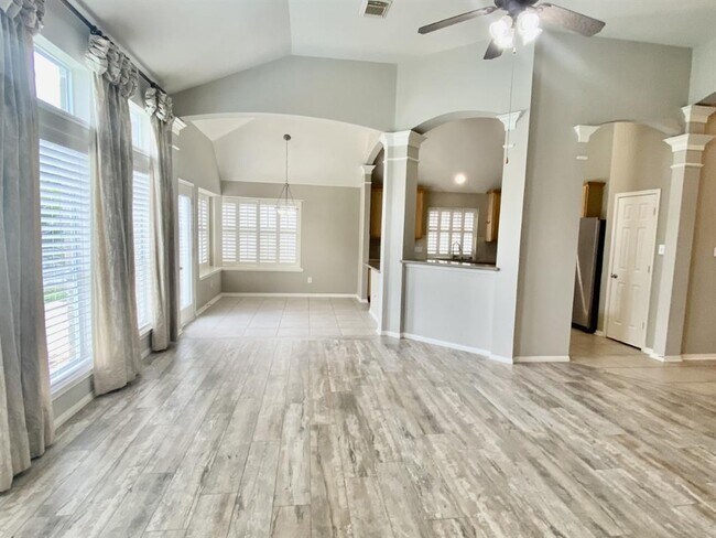 Building Photo - 7807 Highland Glen Dr
