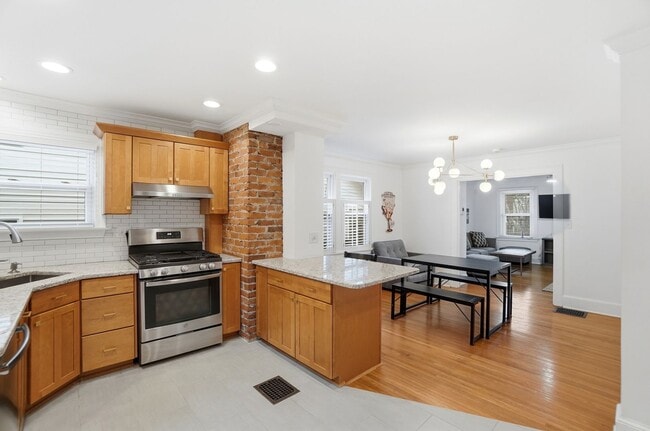 Building Photo - 2 Bed 2 Bath in Oakley!