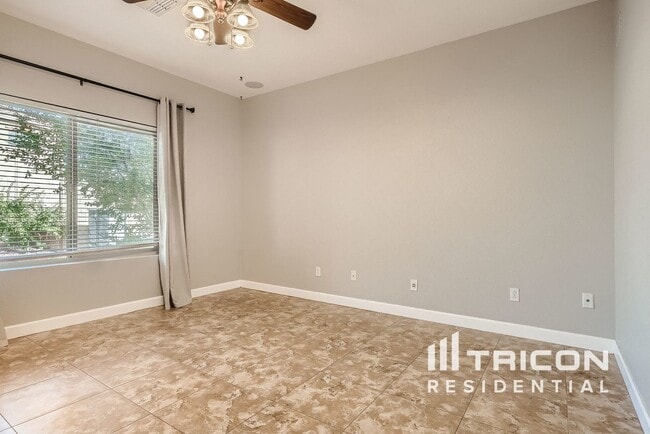 Building Photo - 8948 E Pampa Ave