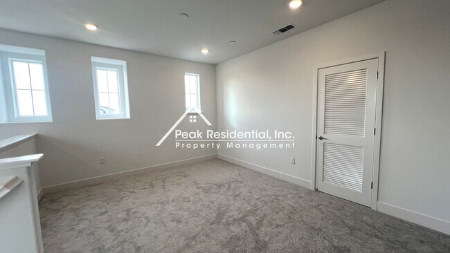 Building Photo - Newer Elk Grove 4bd/3.5ba Home near Big Horn & Poppyridge Rd