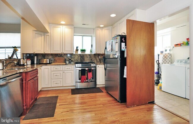 Building Photo - 4306 Kentbury Dr