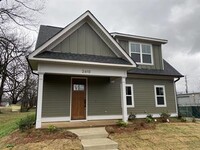 Building Photo - Must See Home in Heart of Lowe Mill