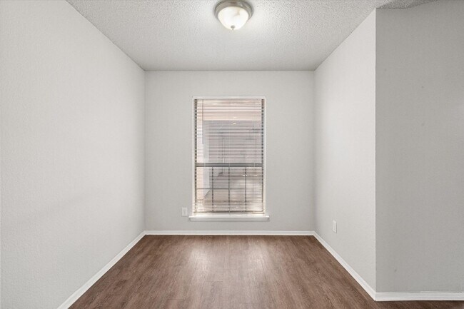 Building Photo - Affordable South Fort Worth Half Duplex