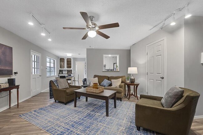 Building Photo - 2112 Chaucer Street