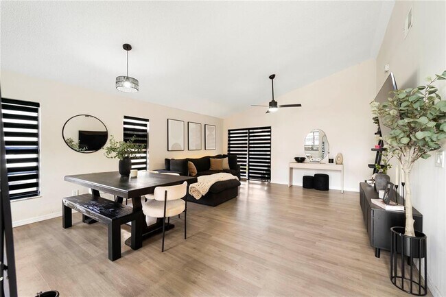 Building Photo - 9785 Piney Point Cir