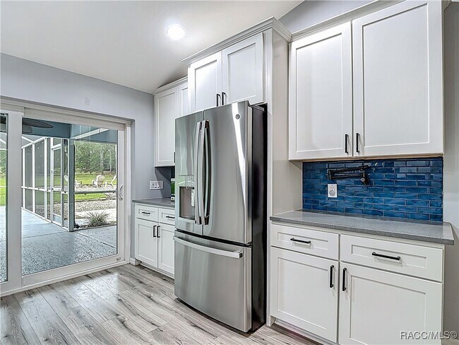 Building Photo - 884 W Massachusetts St