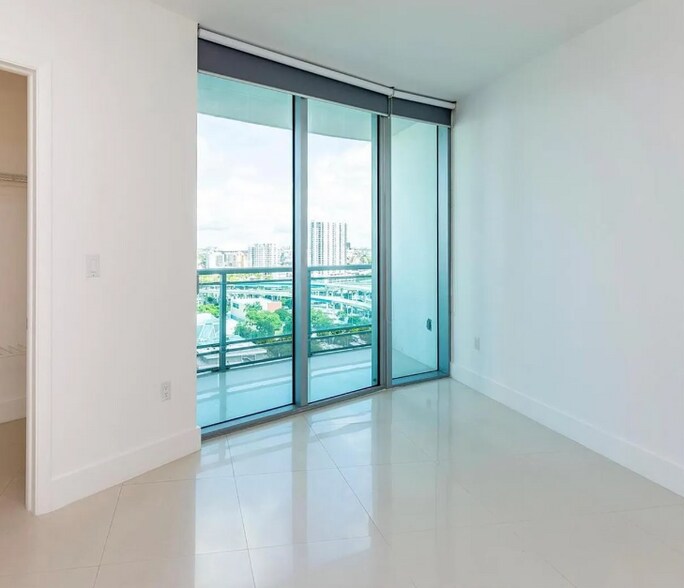 Building Photo - 350 S Miami Ave