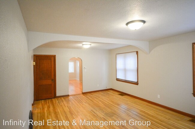 Building Photo - 3 br, 1.5 bath House - 1106 9th Ave SW
