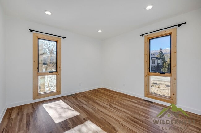 Building Photo - Fully Updated 3 Bedroom/ 3 Bath Peaceful Condo