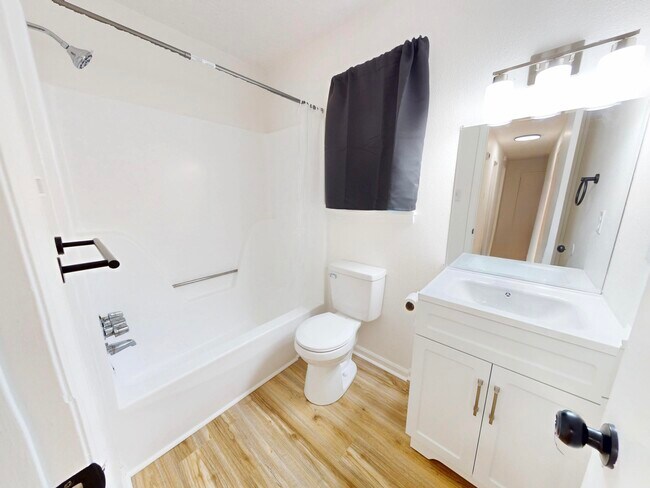 Building Photo - 4072 Melrose Dr