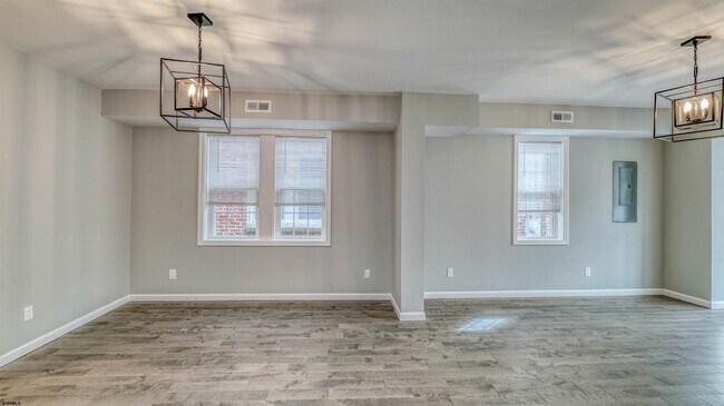 Building Photo - 103 N Harvard Ave