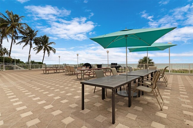 Building Photo - 5701 Collins Ave