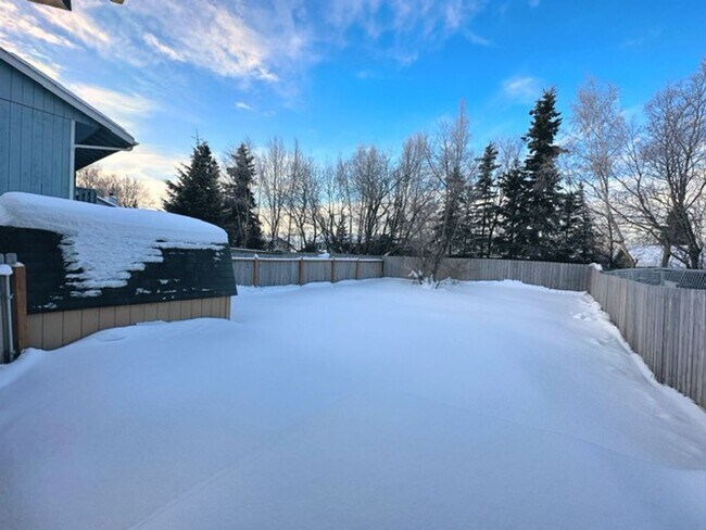 Building Photo - South Anchorage Home with Fenced in Yard & In Unit Laundry