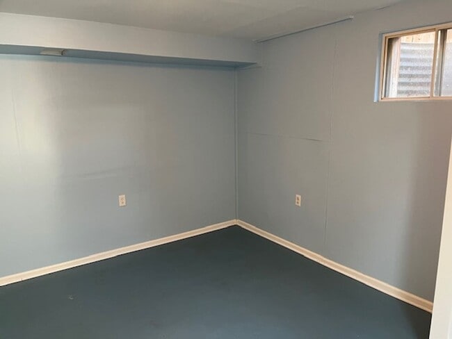 Building Photo - Lovely 5-bedroom, 2-1/2 bath home.  Centrally-located in Longmont with convenient access to shopp...