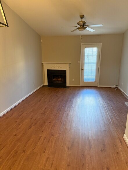 Building Photo - 1414 Deerpond Ln