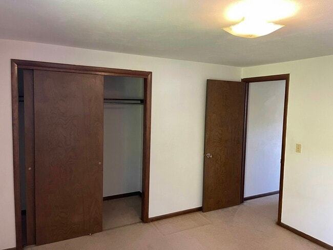 Building Photo - 4163 W Ridge Rd