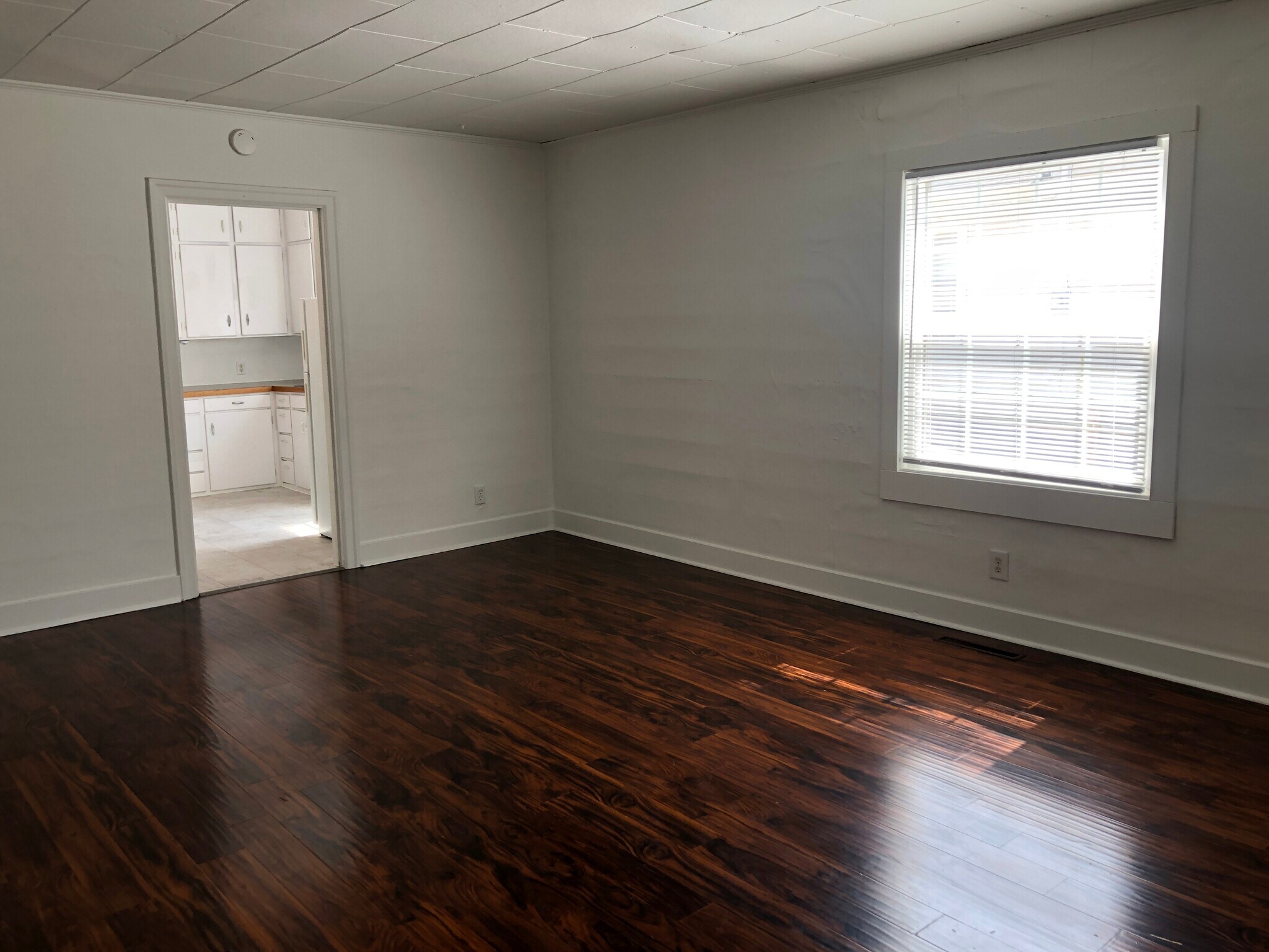 Building Photo - 630 NE Gray Ln