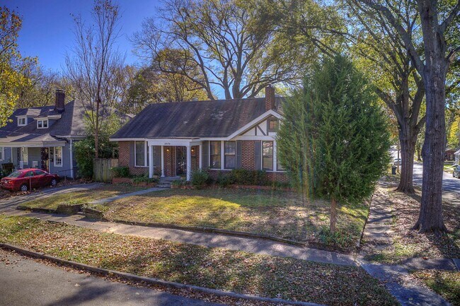 Building Photo - Gorgeous, renovated Midtown 3/1.