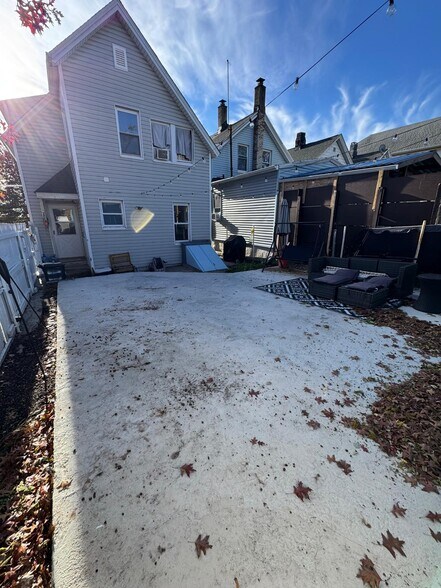 Building Photo - 117 N 6th St