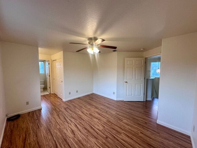 Building Photo - Spacious 3 Bedroom 2.5 Bath Home In NW Ren...