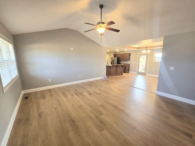 Building Photo - Fenced home close to FLW!