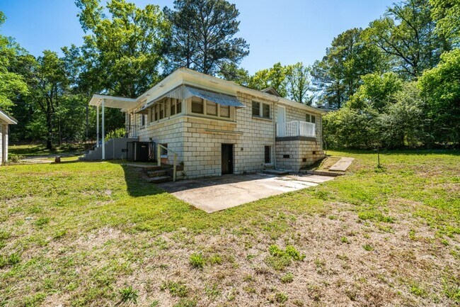 Building Photo - Newly Renovated 3-Bed, 2-Bath Home in Birm...