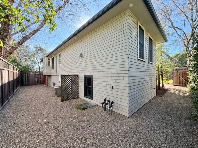 Building Photo - 3 Bedrooms, 2 Bathrooms Saint Helena Charm with Modern Conveniences