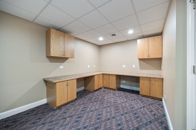 Building Photo - 408 N White Deer Trail