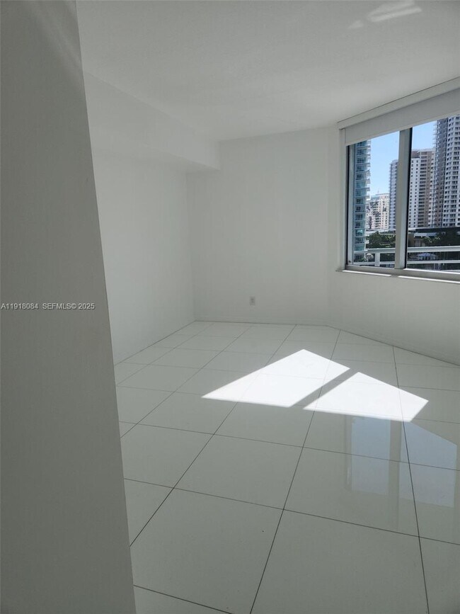 Building Photo - 325 S Biscayne Blvd