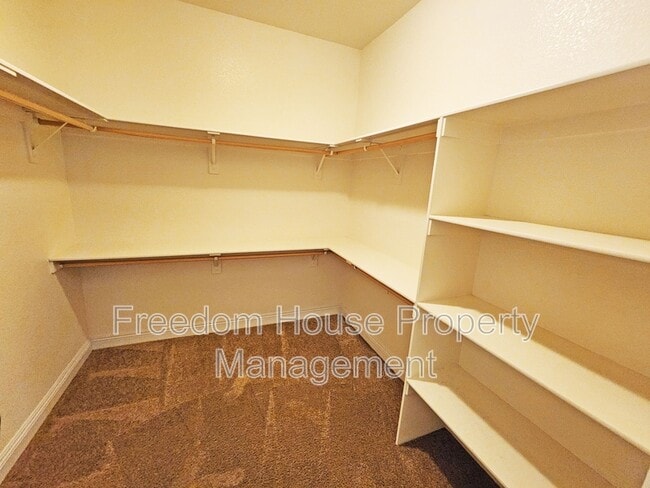 Building Photo - 4920 Honey Locust Dr