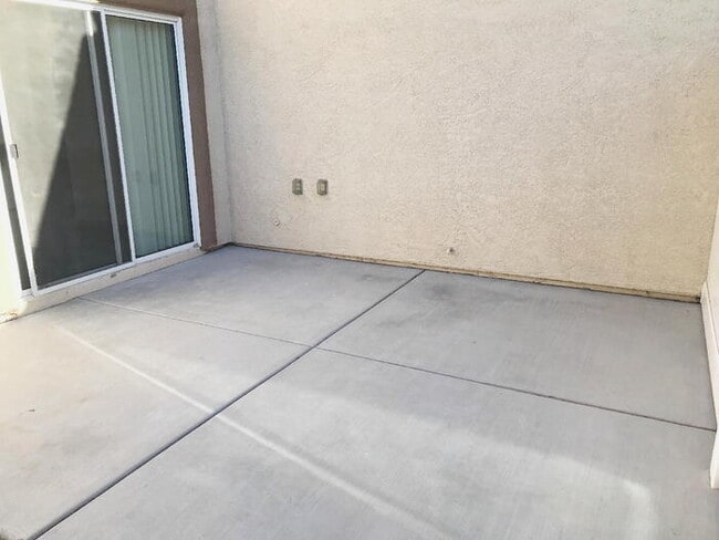 Building Photo - Carry Over Showing: This property has been...