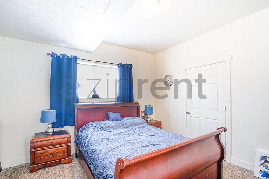 Building Photo - Unit A