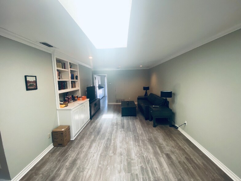 Building Photo - 10725 Sandpiper Ln