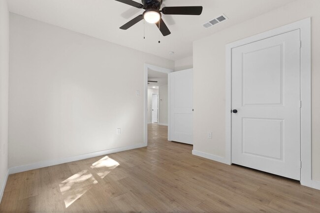 Building Photo - Lease Opportunity in Arlington!