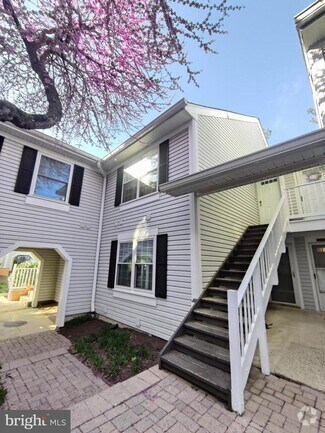 Building Photo - 2911-H S Woodley St