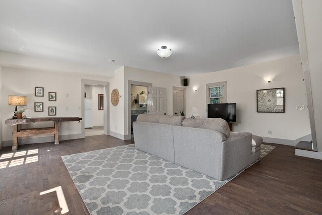 Building Photo - 114 Fairbanks St