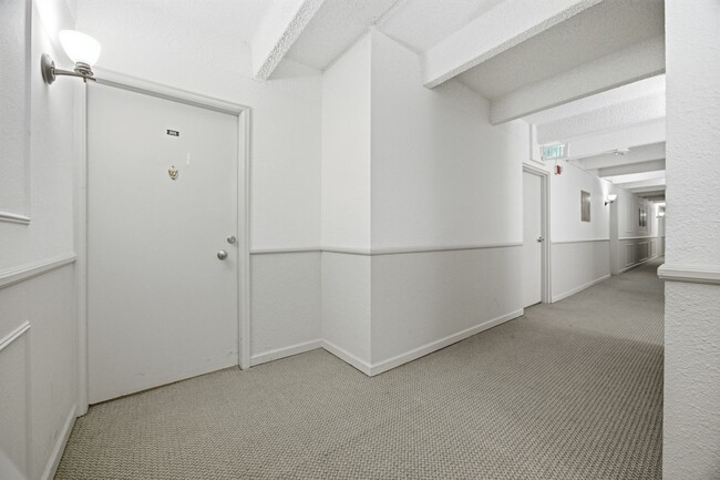 Building Photo - 675 S University Blvd
