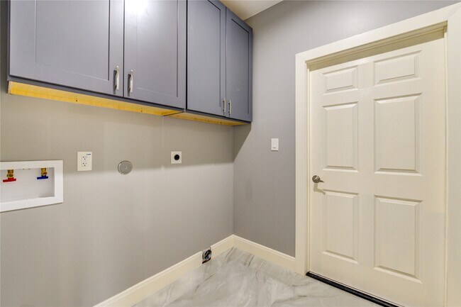 Building Photo - 1513 Sherl St