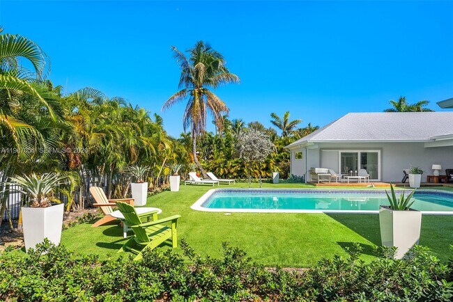 Building Photo - 424 Alamanda Dr