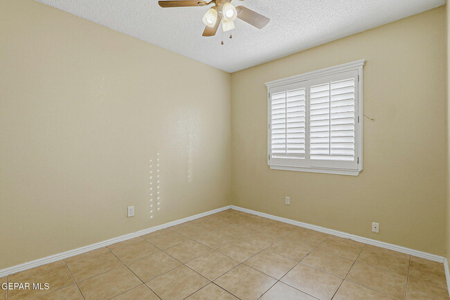 Building Photo - 12528 Martin Bauman Dr