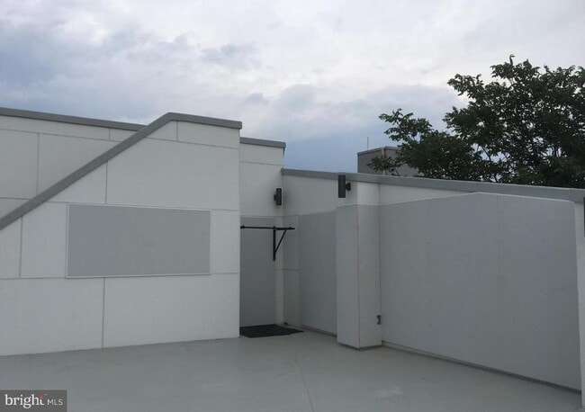 Building Photo - 1617 Hope St