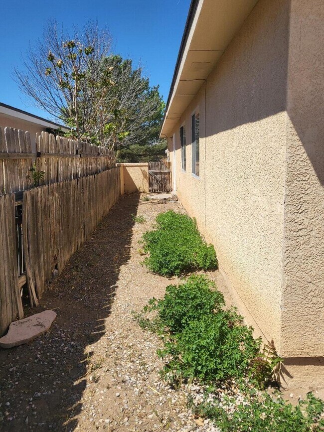 Building Photo - 3008 Laurel Meadows Dr