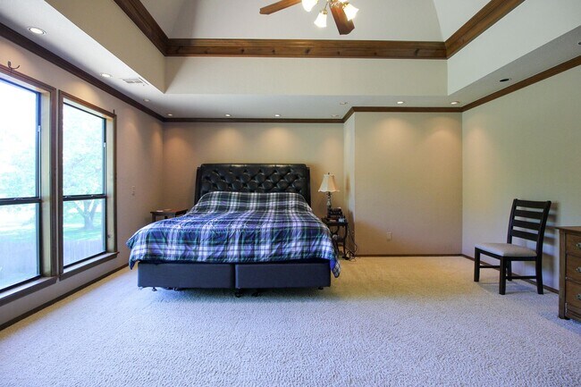 Building Photo - Space Galore In This Jenks South East Home!
