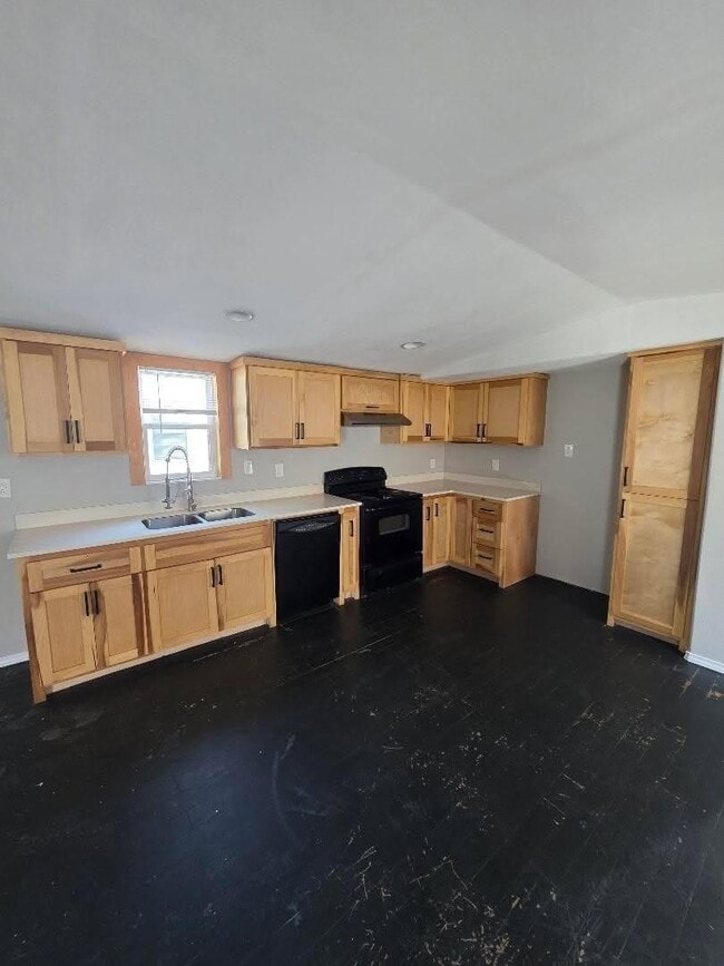 Building Photo - 310 Paddock St