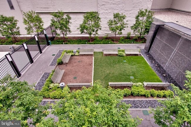 Building Photo - 1414 S Penn Square