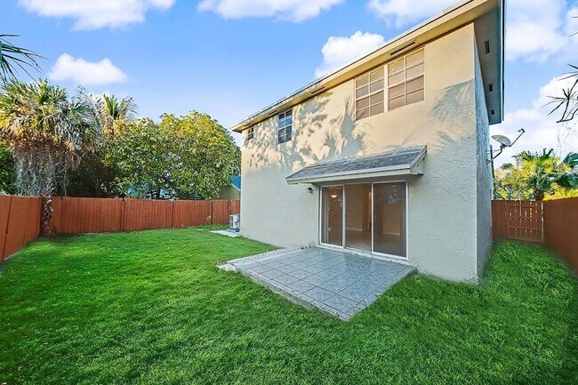 Building Photo - 5789 Woodland Point Dr