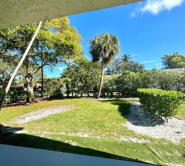 Building Photo - 660 Coventry St